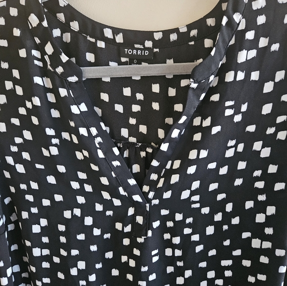 Torrid Black and White Geometric Blouse - Picture 3 of 6